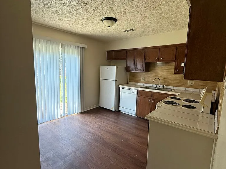 8757 Granite Dr — Photo 4