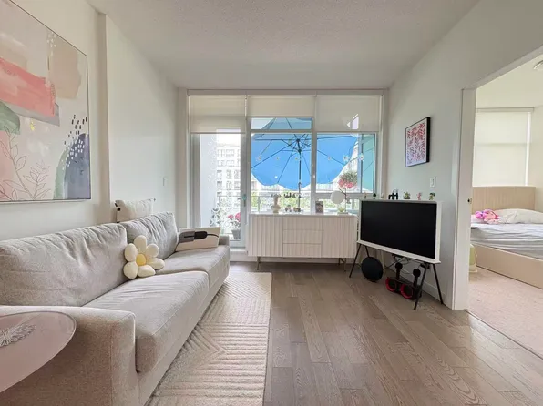 4963 Cambie St, Vancouver, BC V5Z 2Z5