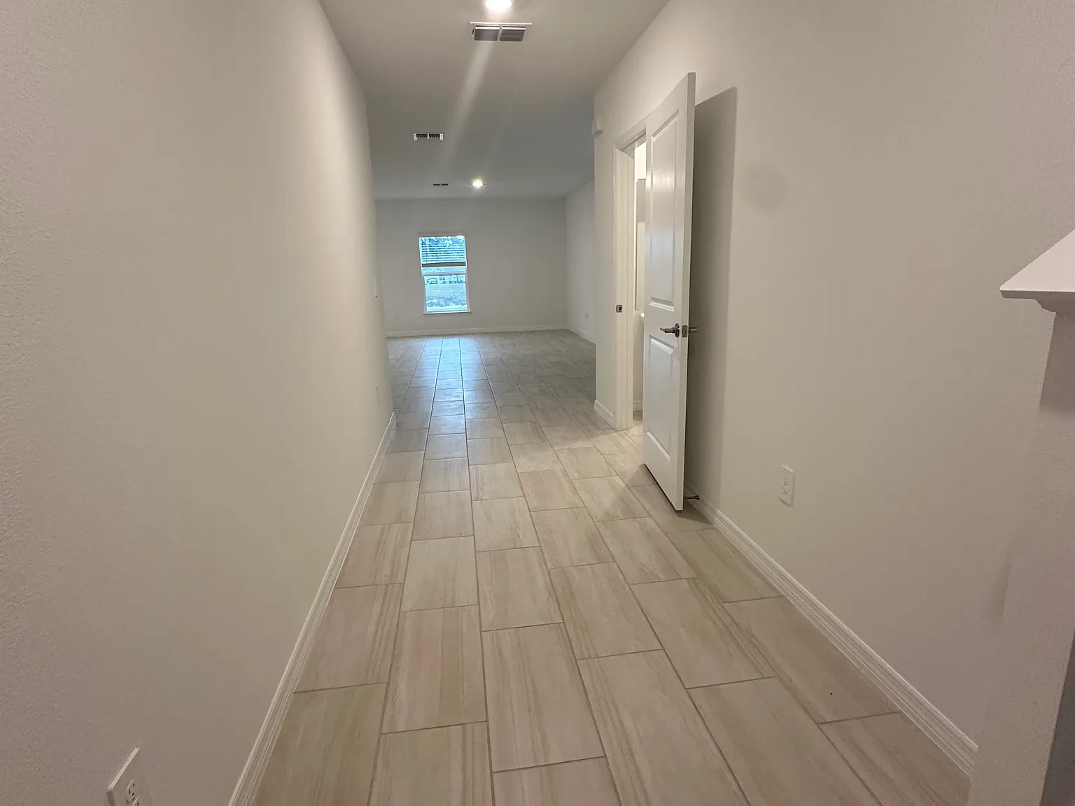 5 bed, 2.5 bath, 2215 sqft, $2,850 — Photo 4