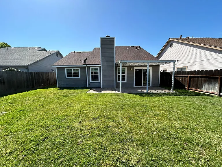 3086 Beverly Ct — Photo 23