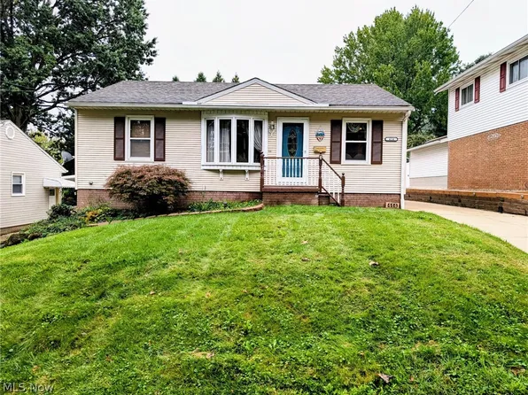 414 E Paige Ave, Barberton, OH 44203