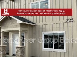 225 S Roaming Ln APT 101, Kuna, ID 83634