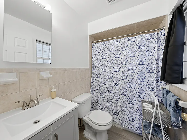 1049 Lafayette St #1A — Photo 10