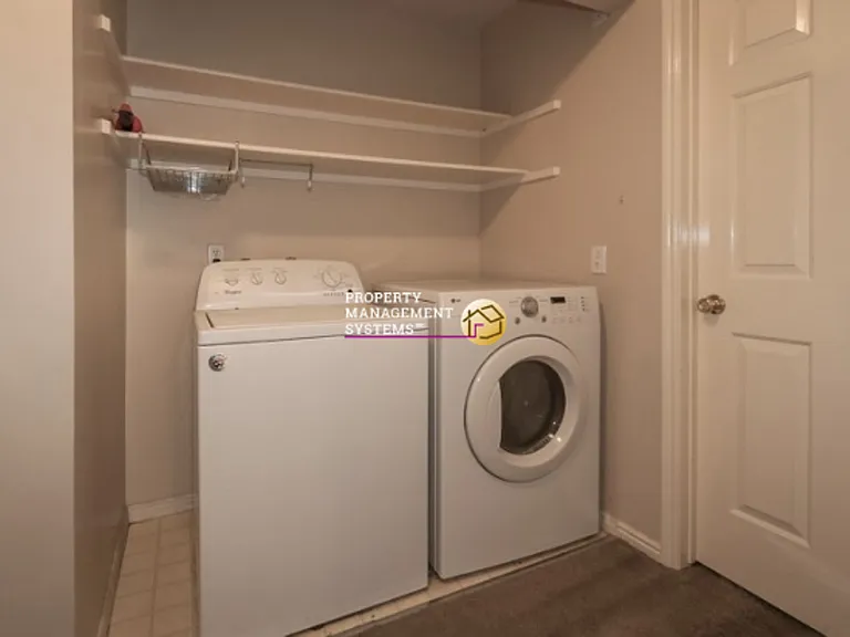1376 E Rainsborough Rd — Photo 17