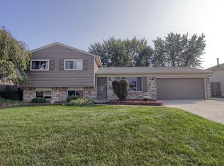 48725 Celeste Dr, Chesterfield, MI 48051