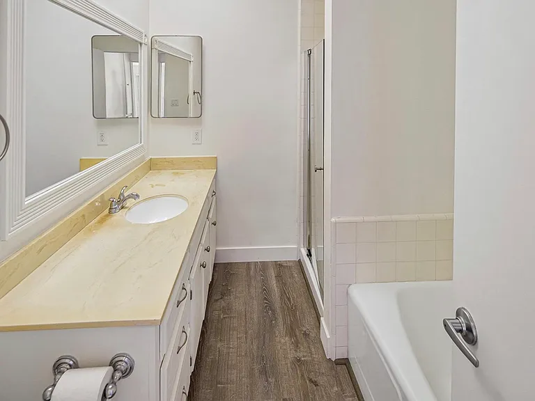 124 N Clark Dr #301 — Photo 8