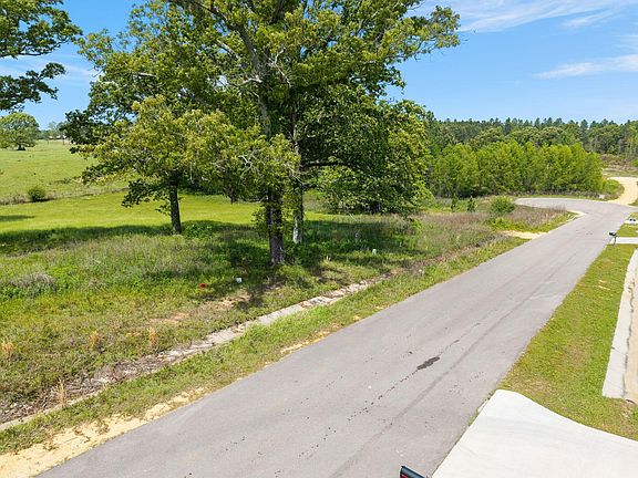 2nd image of 35 Sapphire Dr