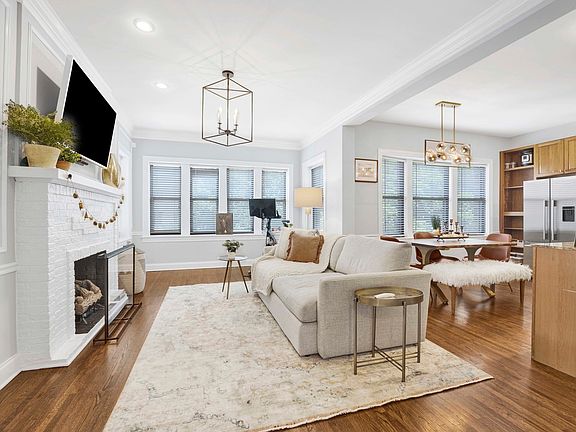 5th image of 4013 N Southport Ave #2