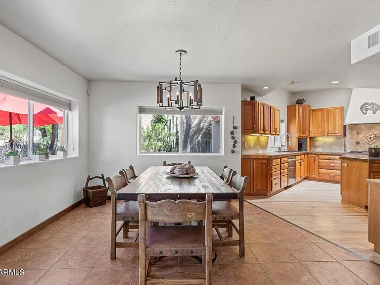 1816 E Eagle Claw Dr — Photo 8