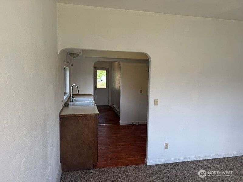 3rd image of 940 Edith Avenue