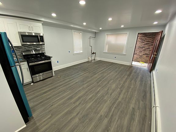 2nd image of 422 Saint Lawrence Ave #1