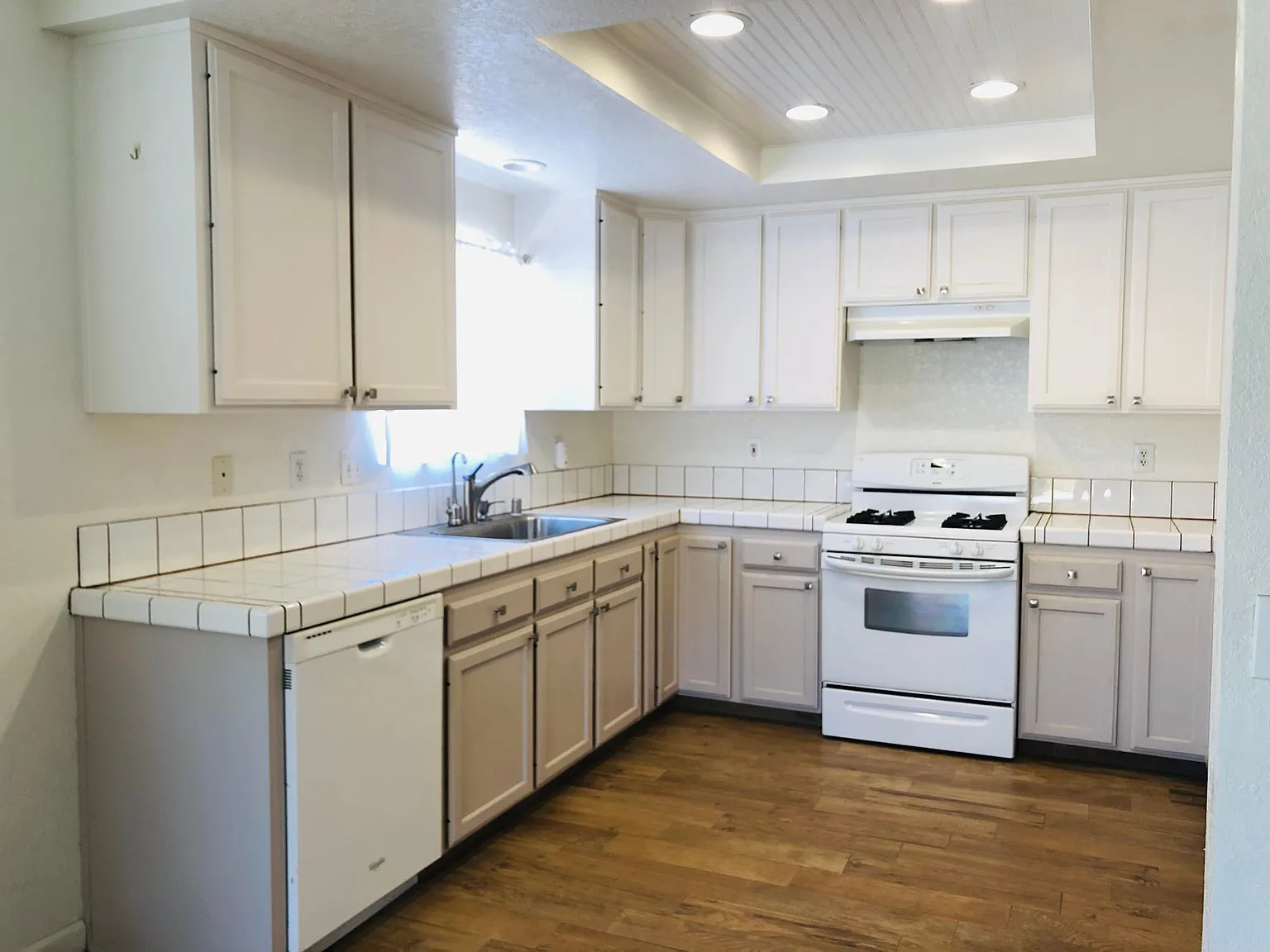3 bed, 1232 sqft, $2,100 — Photo 2