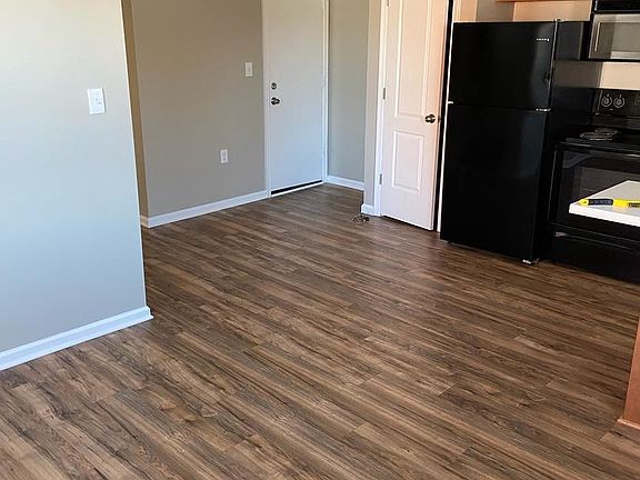 3rd image of 2956 Yorkway #B