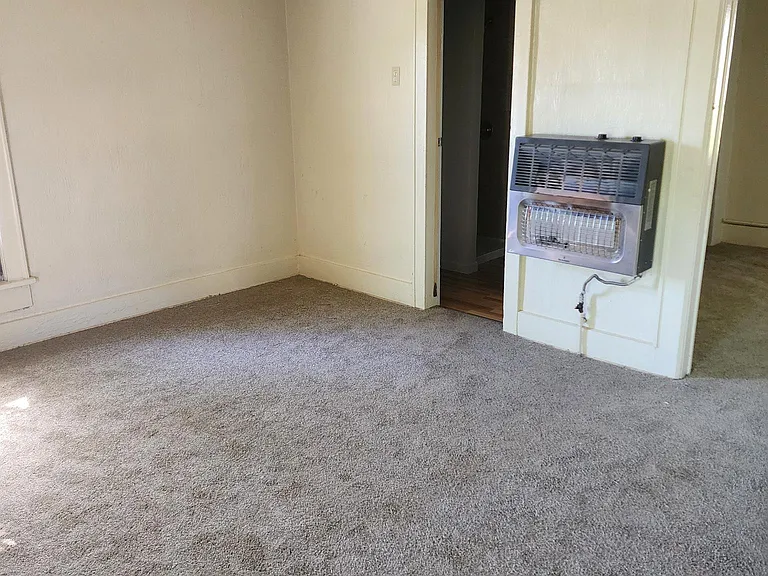 611 E College Ave — Photo 6