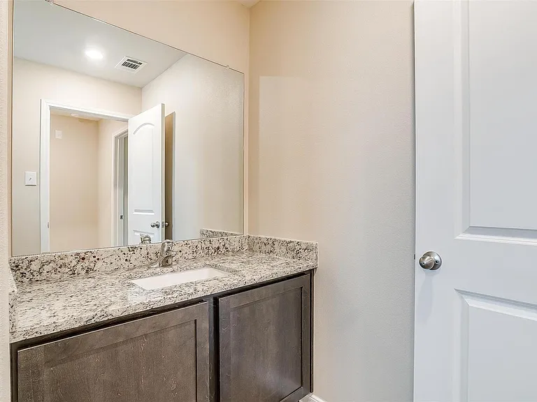1025 McDonald Dr — Photo 14