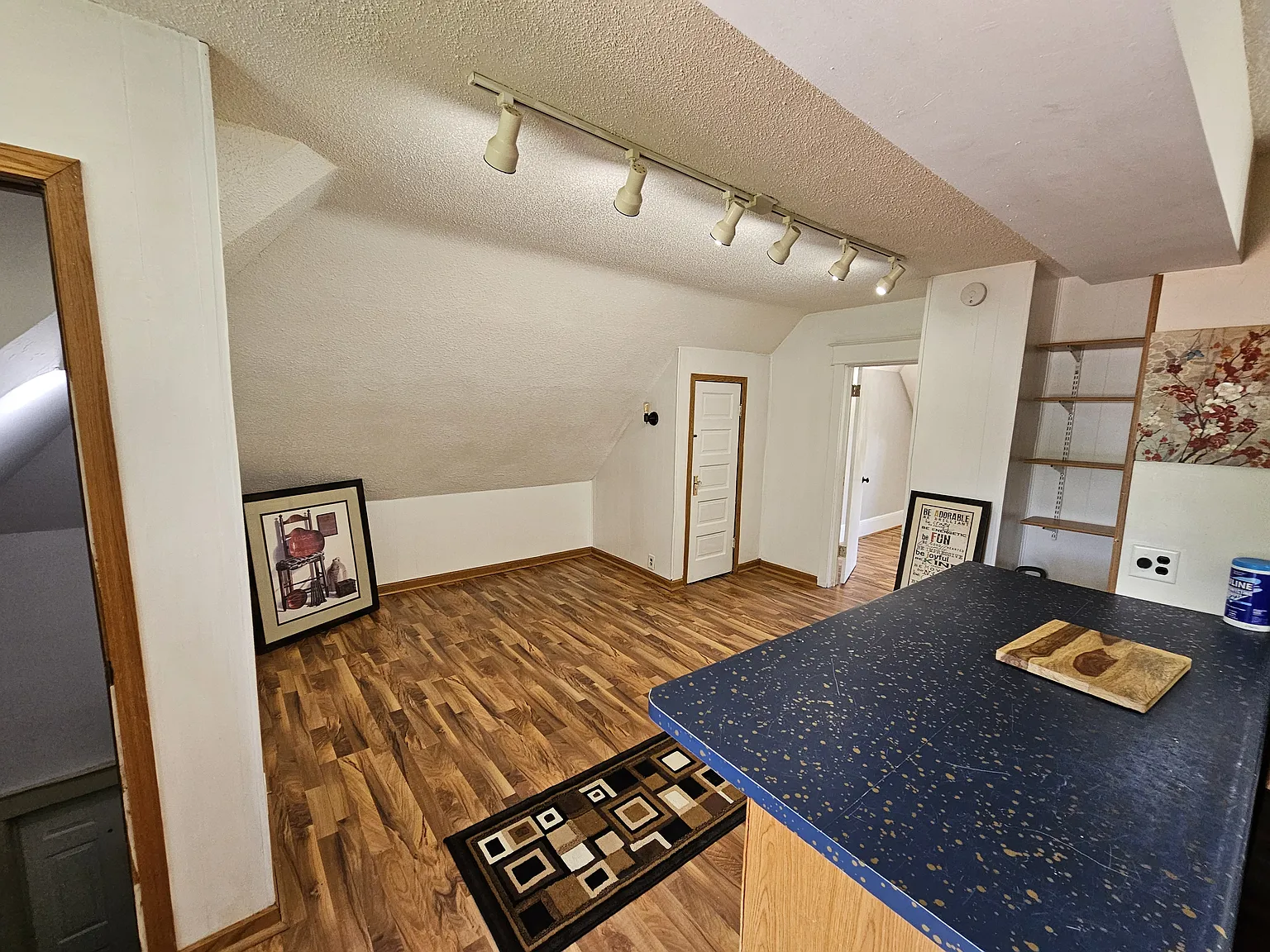 1 bed, 950 sqft, $1,150 — Photo 3