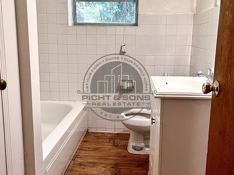 2022 Hollywood Dr #1 — Photo 7