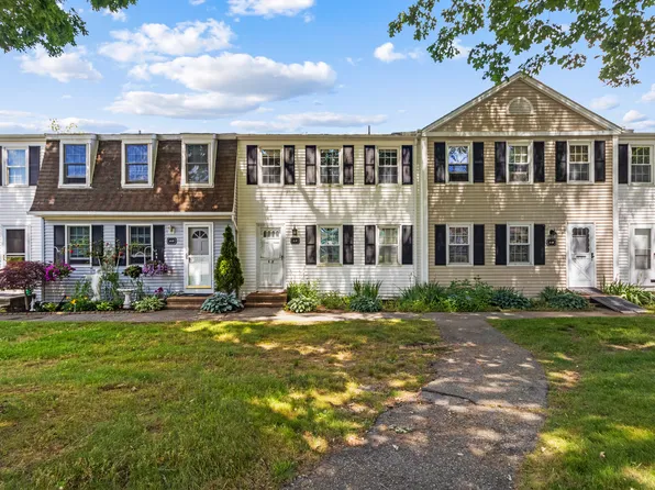 4 Lakeside Drive #N, Ledyard, CT 06339