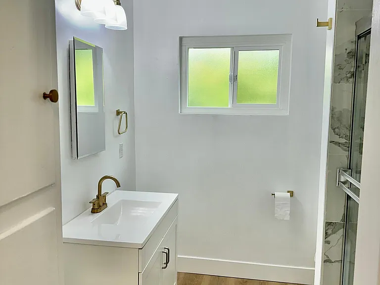 12121 La Maida St #15 — Photo 11