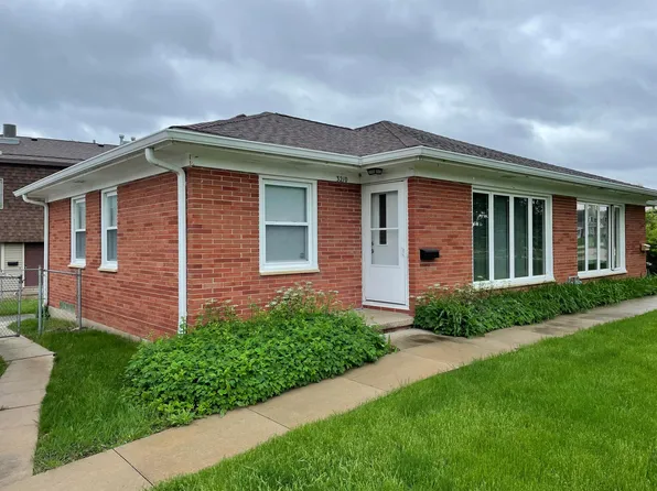 3210 Cedar Heights Dr, Cedar Falls, IA 50613