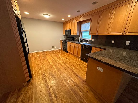 4th image of 31 Washington Ave N #1