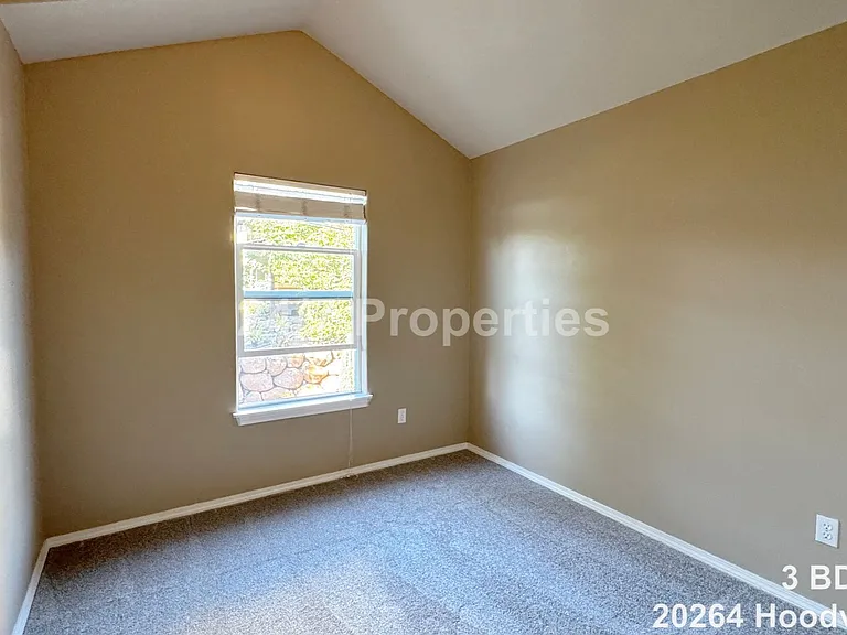 20264 Hoodview Ave — Photo 6