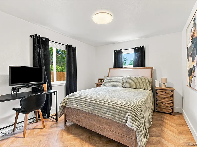2320 S Holly Pl — Photo 18