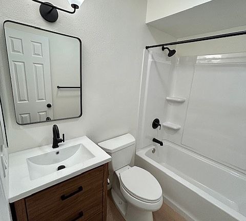 2nd image of 870 Diamond St APT 203