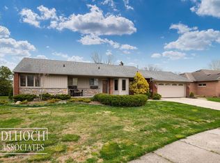 476 Shelbourne Rd, Grosse Pointe Farms, MI 48236