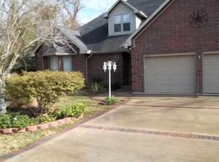 305 Bayou Dr, Taylor Landing, TX 77705
