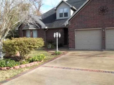 305 Bayou Dr, Taylor Landing, TX, 77705