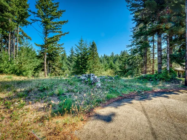 1013 NW Salal Dr, Waldport, OR 97394