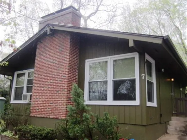 7 Sycamore Rd, Niantic, CT 06357