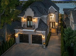 2390 Walnut Lake Rd, West Bloomfield, MI 48323