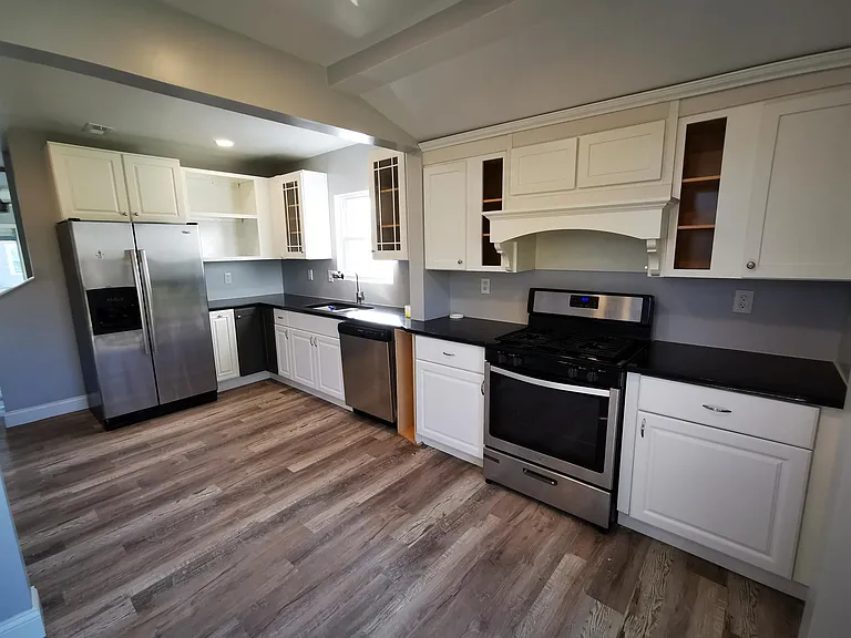 1588 Franklin Ave — Photo 13