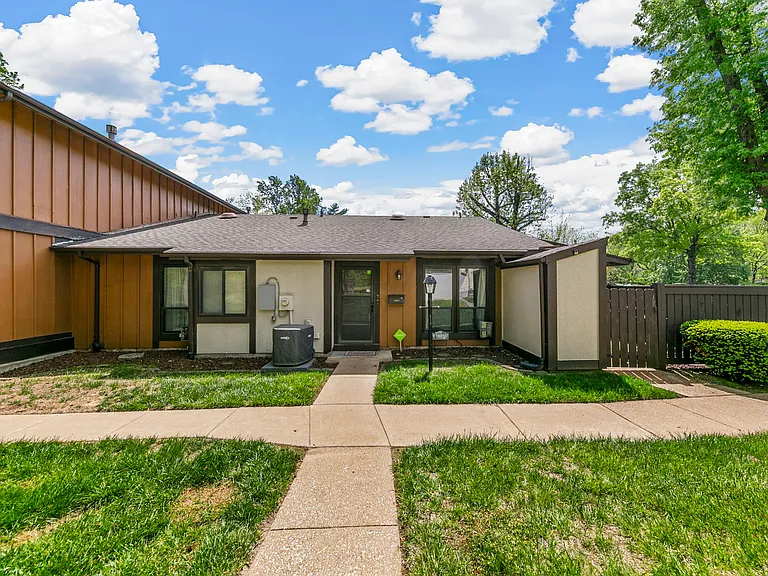 11166 Whispering Oaks Dr — Photo 18