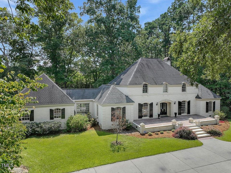 1st image of 515 Rosewood Dr