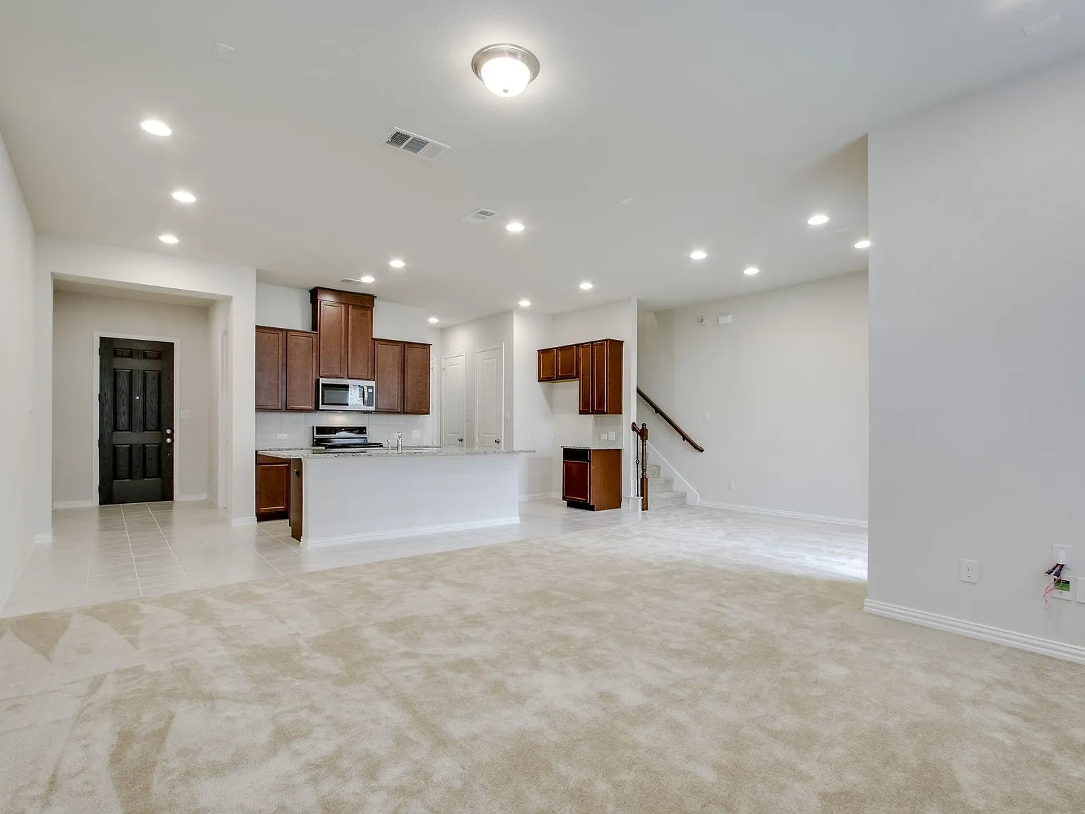 3 bed, 2.5 bath, 1941 sqft, $2,890 — Photo 4