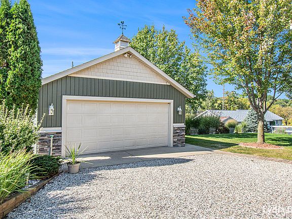 3rd image of 4961 Riverfield Dr SW