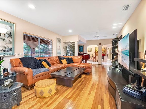 4th image of 2496 Abaco Ave