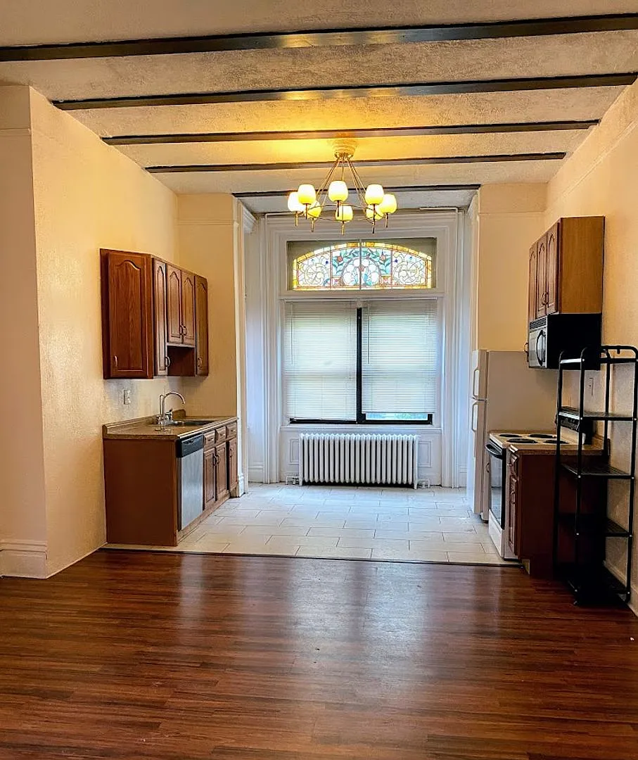 816 Cedar Avenue — Photo 2