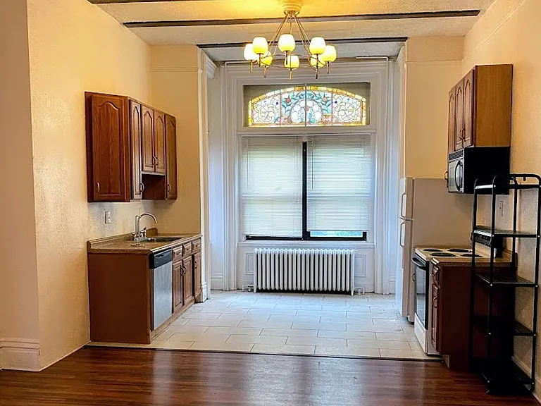 816 Cedar Avenue — Photo 2
