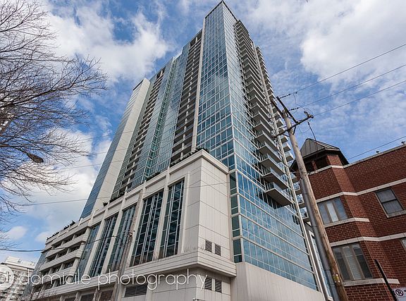 3rd image of 1629 S Prairie Ave Unit 2603
