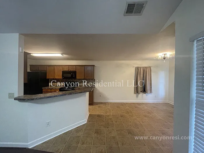 1604 Cedrow Dr — Photo 5