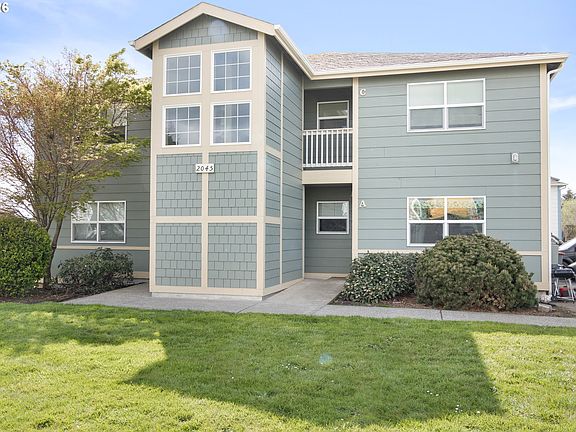 4th image of 2045 SE Azalea Ave