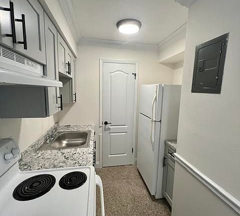 3rd image of 2721 E Washington St Unit 11