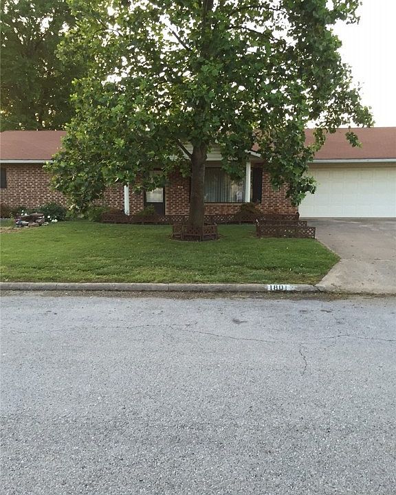 2nd image of 1801 Crouch St