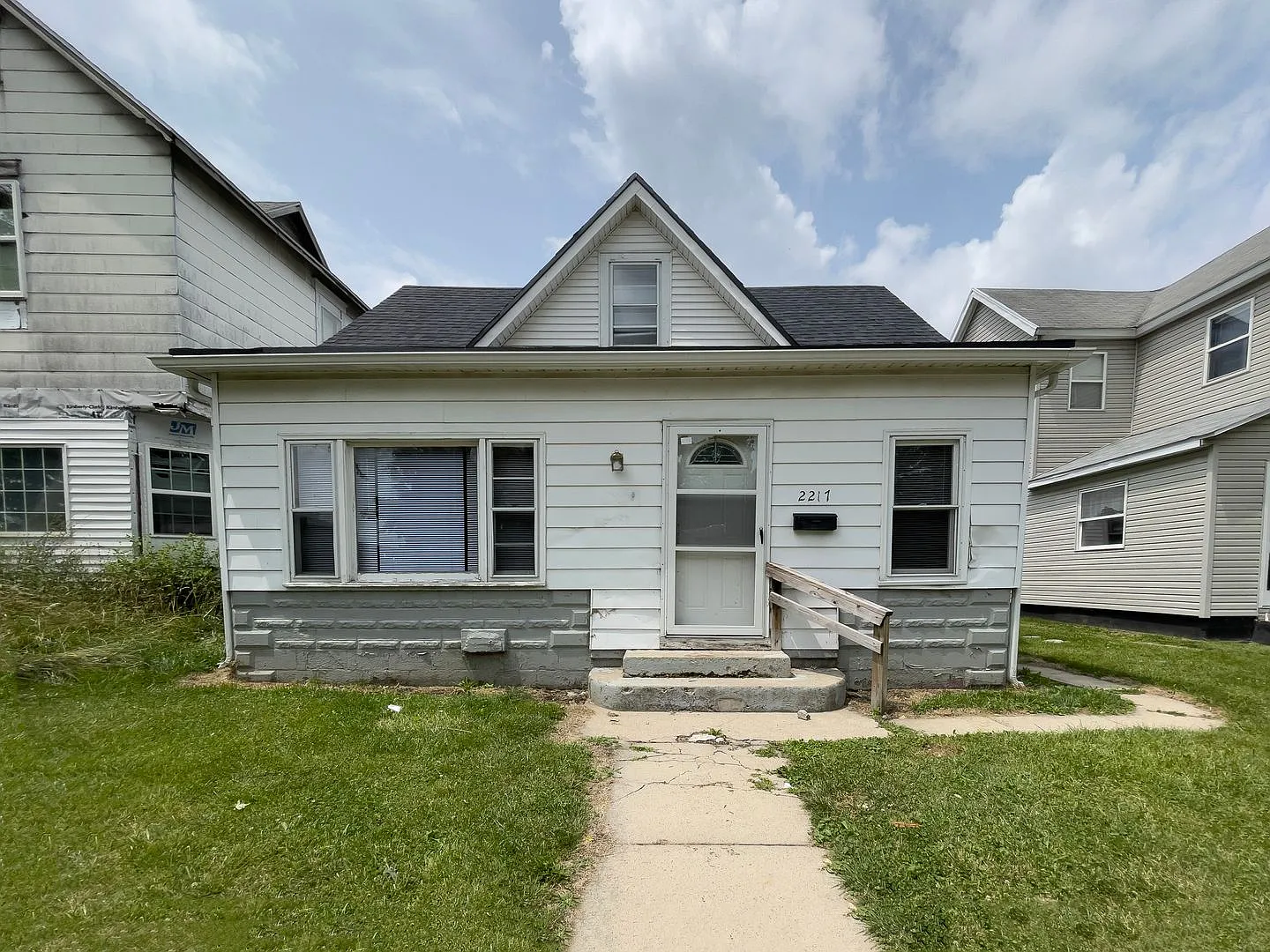 2217 S Jefferson St - Updated 3BR Home with Stylish Plank Flooring Available Now! — Photo 3