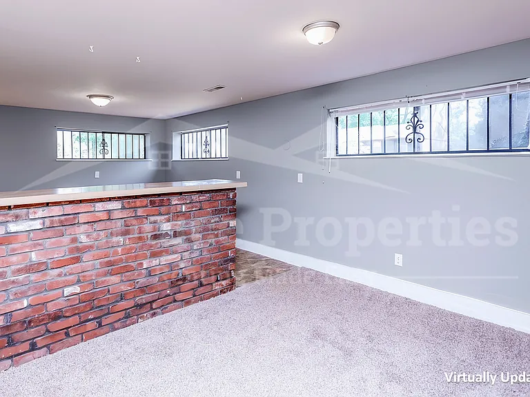 1112 S Gale Dr — Photo 16