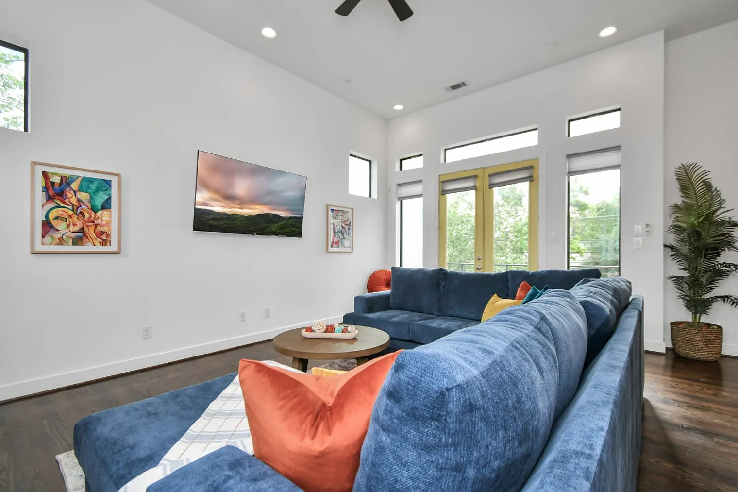 4 bed, 3.0 bath, $7,800 — Photo 2